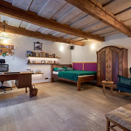Apartamento V Jesenické Továrně *